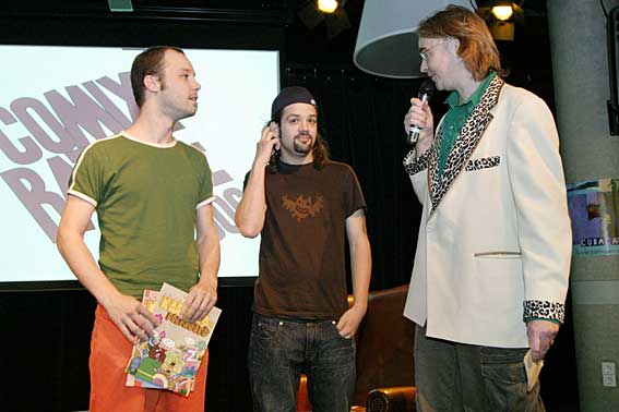 Presentator Kees de Boer ondervraagt Lamelossers Jeroen en Borisover
het vak van striptekenaar (foto: Esther Hereijgers)